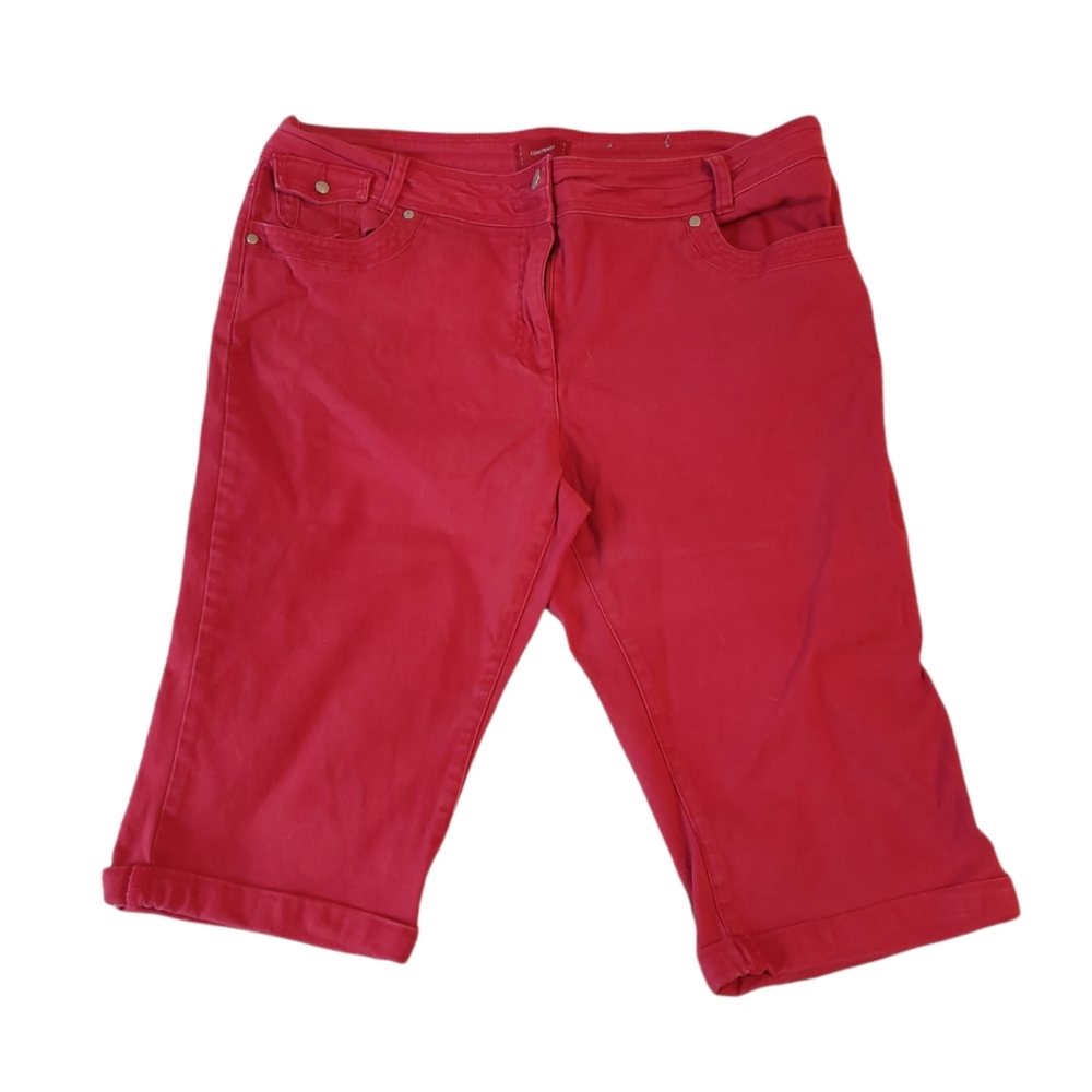 Reitmans contrast red denim bermuda shorts. Size 15.